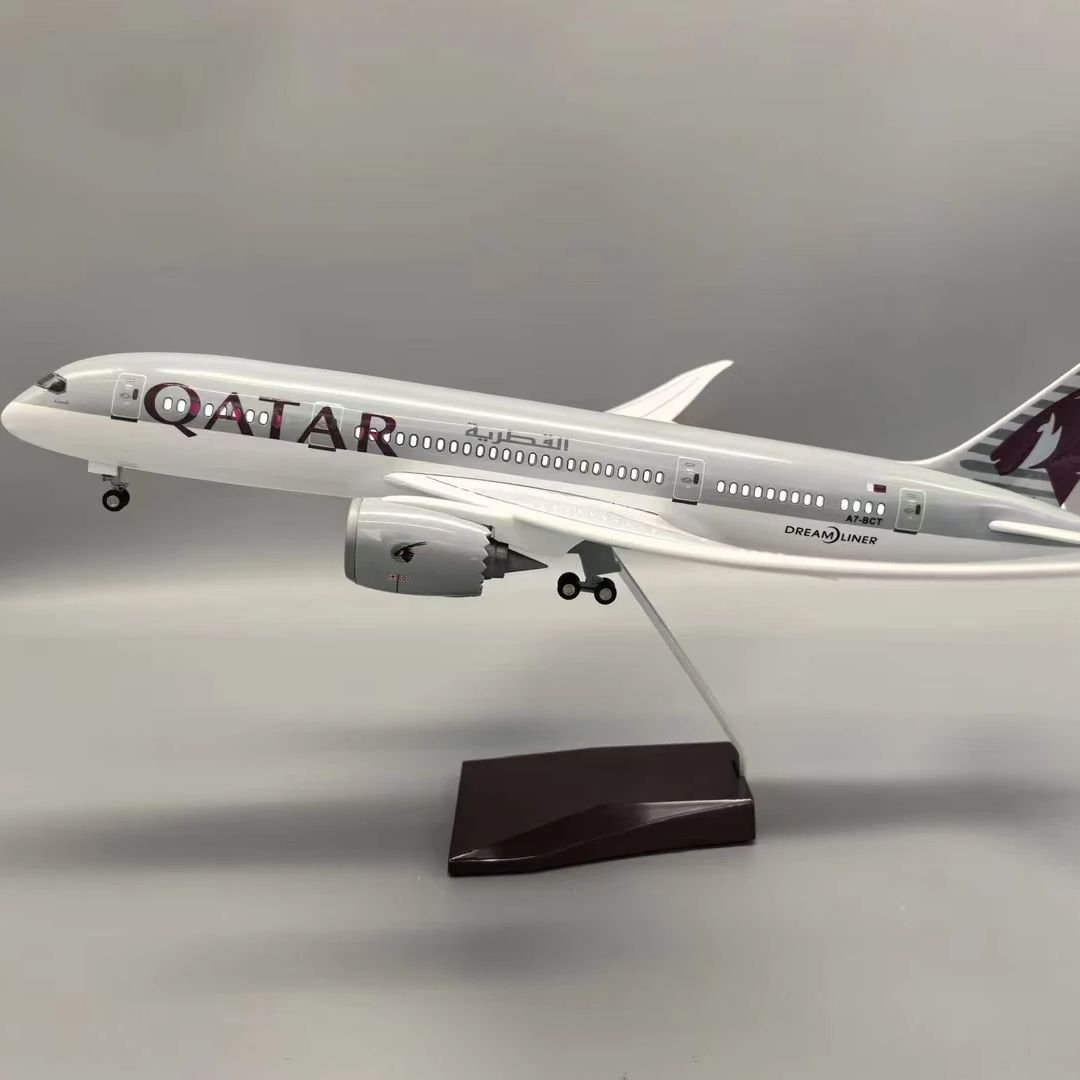 LEDライト付きダイキャスト樹脂航空機モデル,1:130スケ - Kids Toys Qatar のレビューと価格