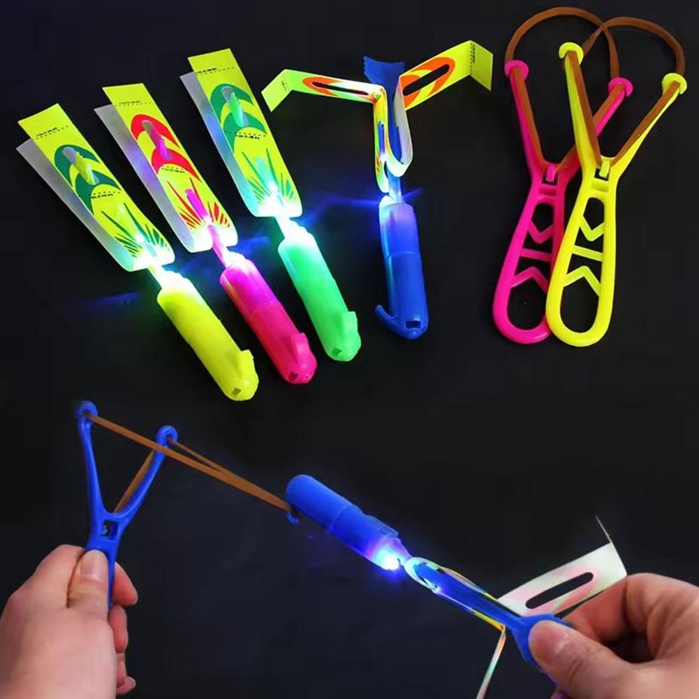 LEDライトアッププロペラ飛行玩具スリングショットランチャー - Kids Toys Helicopter のレビューと価格