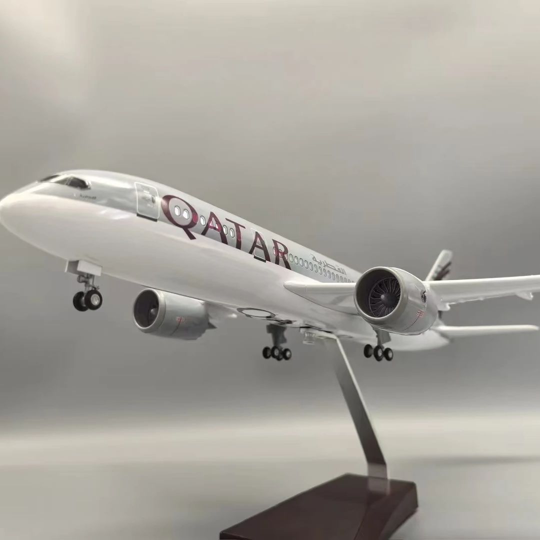 LEDライト付きダイキャスト樹脂航空機モデル,1:130スケ - Kids Toys Qatar のレビューと価格