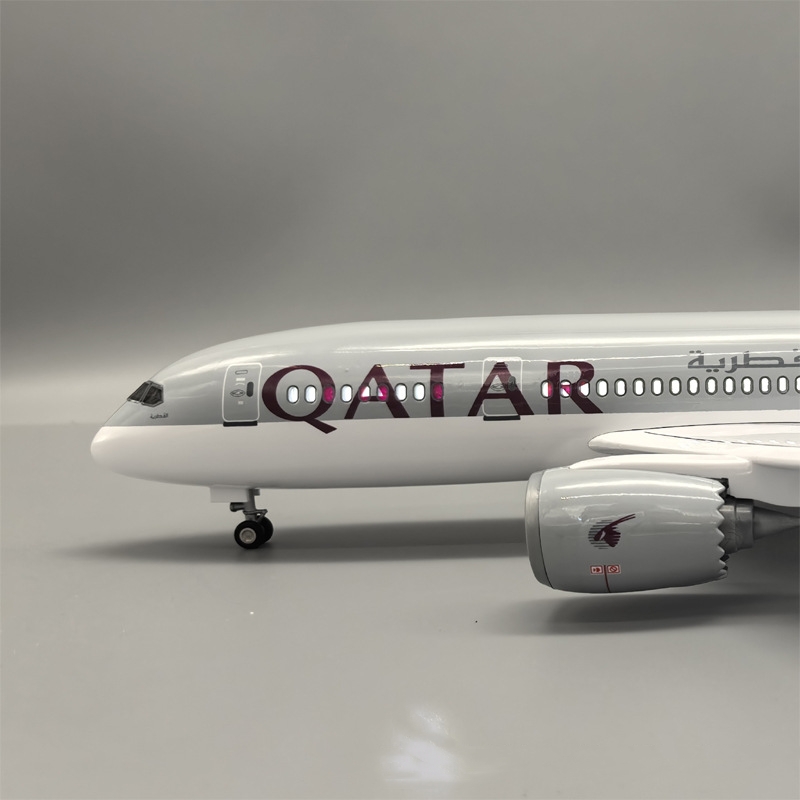 LEDライト付きダイキャスト樹脂航空機モデル,1:130スケ - Kids Toys Qatar のレビューと価格